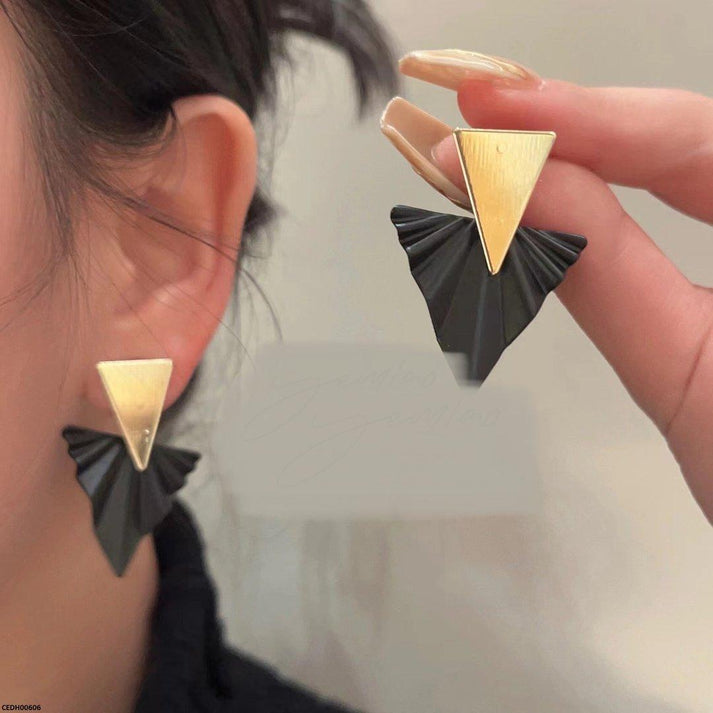 Black glam earrings