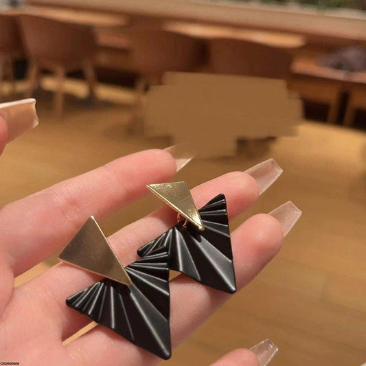 Black glam earrings