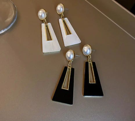 Pearl & White Geometric - Earring
